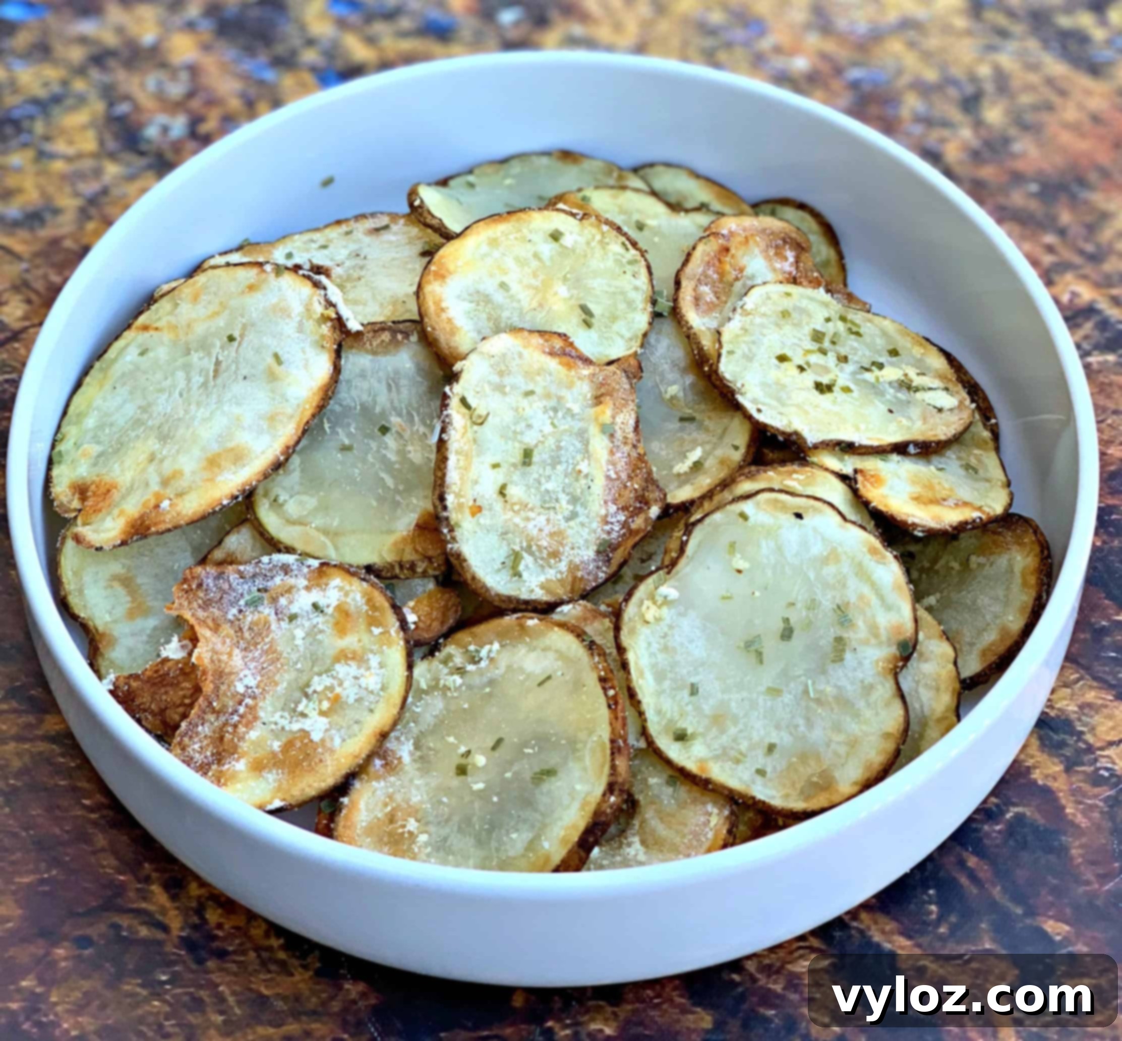 Crispy Air Fryer Homemade Potato Chips 1 featured 10853