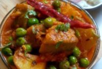 Hearty Pumpkin Potato Pea Curry