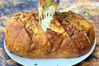Irresistible Air Fryer Cheesy Garlic Pull-Apart Bread