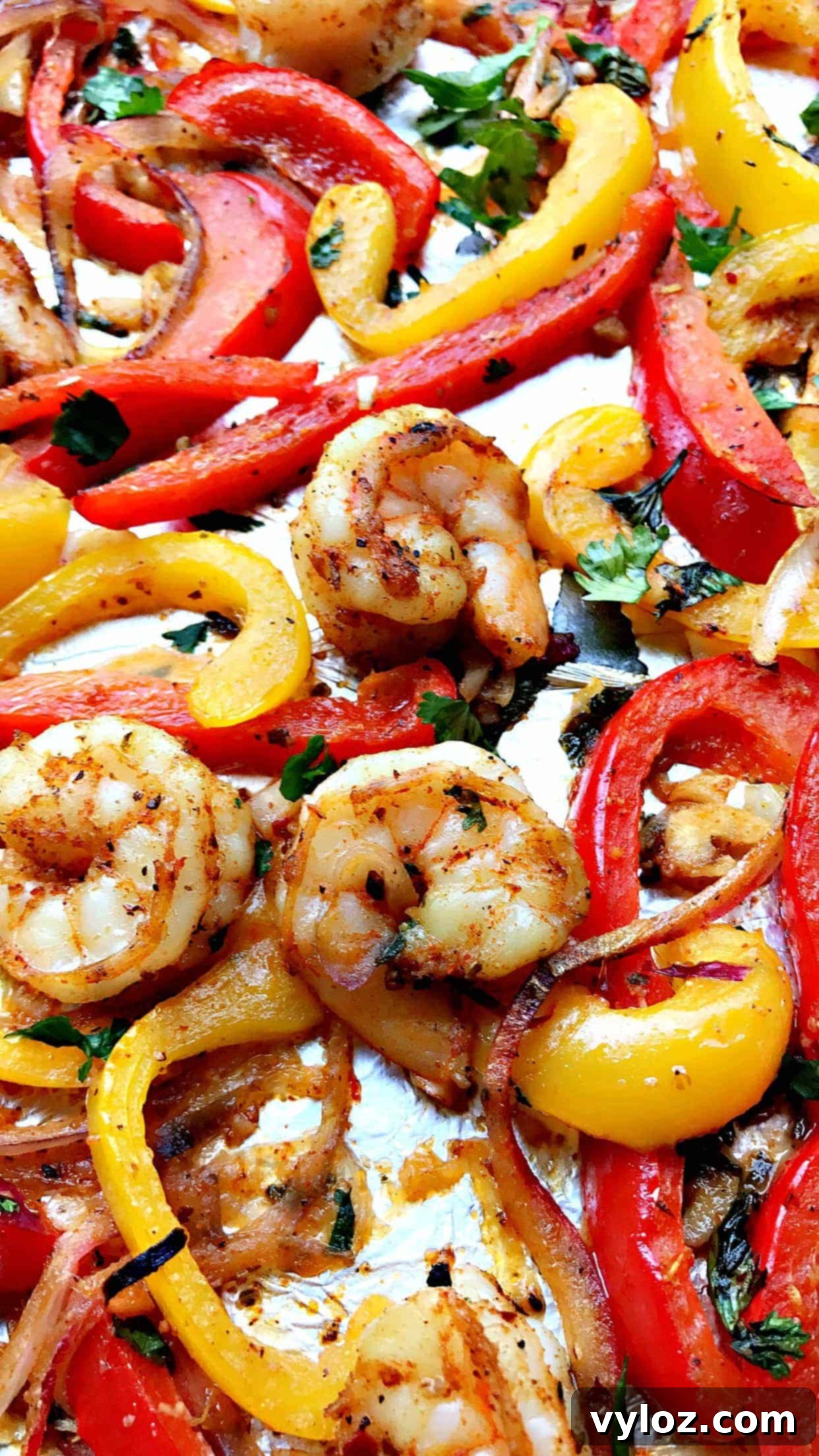 Effortless 20-Minute Low-Carb Sheet Pan Shrimp Fajitas 1 featured 2764