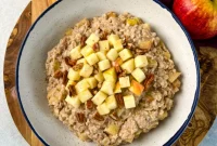 Slow Cooker Apple Oatmeal
