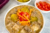 Hearty Slow Cooker Cheeseburger & Potato Soup