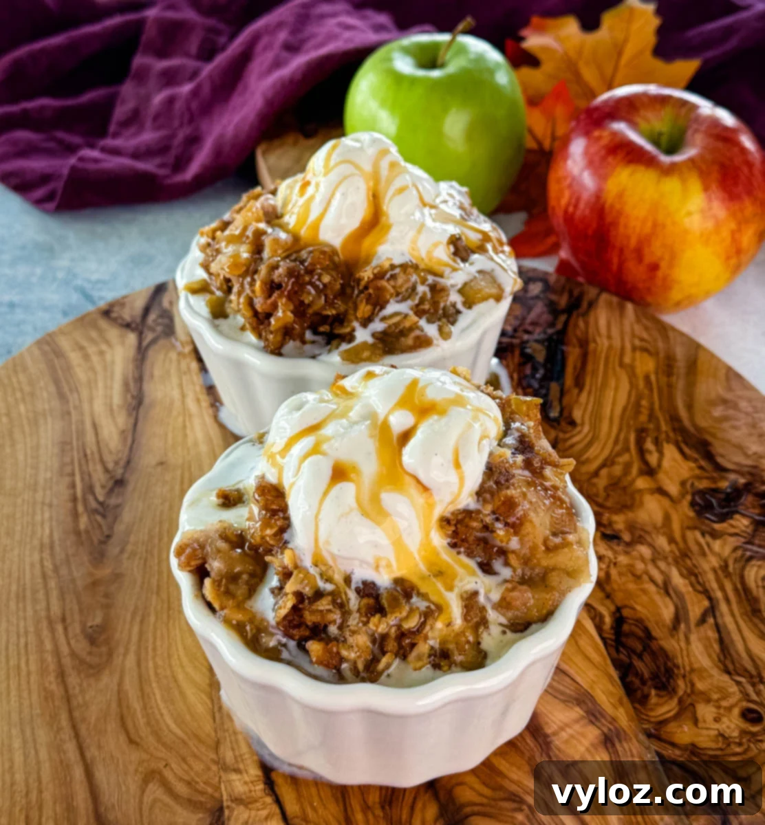 Effortless Crockpot Apple Crumble 1 featured 58880