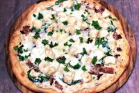 Indulgent Keto Chicken Alfredo Pizza