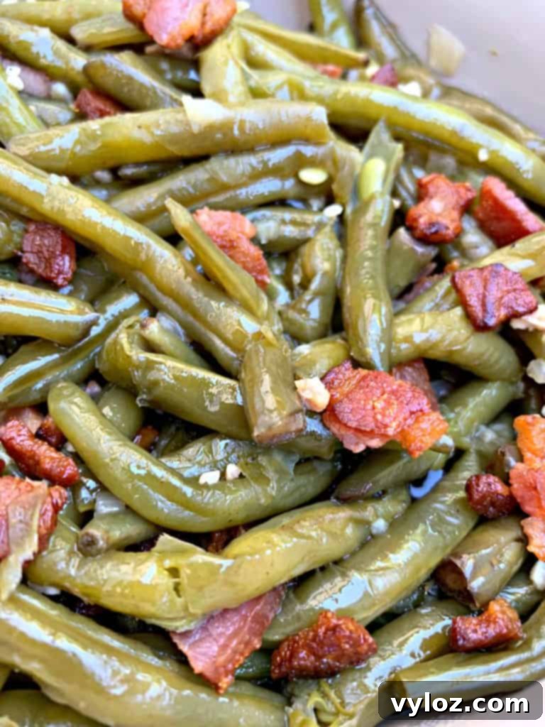 instant pot green beans in a blue bowl
