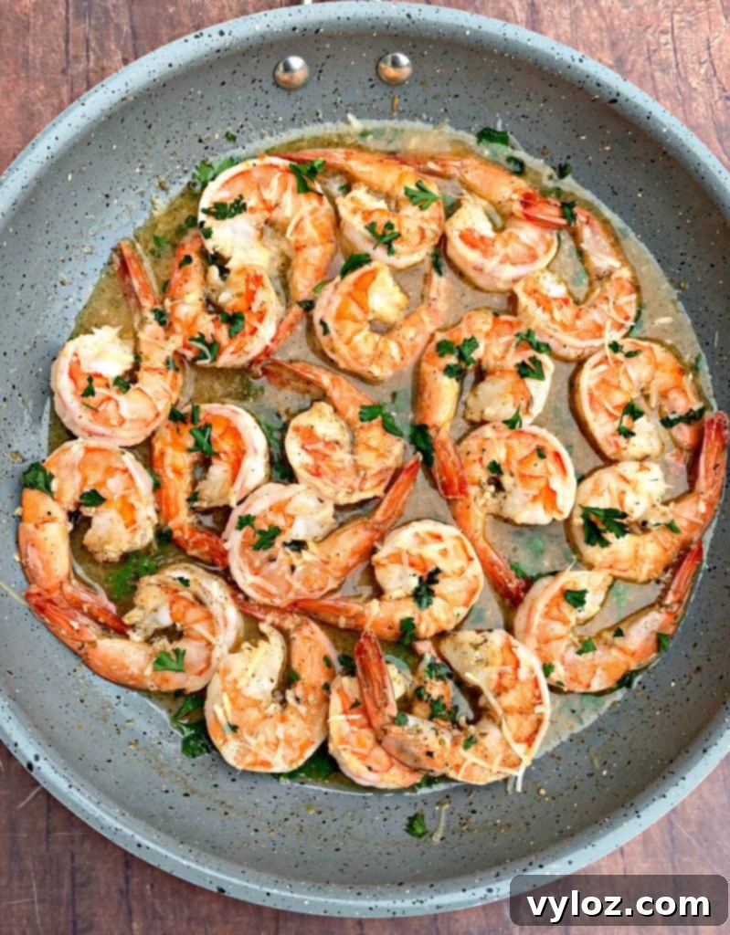 Homemade Red Lobster Garlic Shrimp Scampi 7 red lobster shrimp scampi in a pan