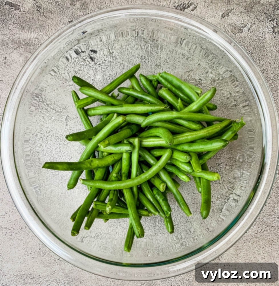 Crispy Air Fryer Garlic Green Beans 3 fresh green beans in a glass bowl