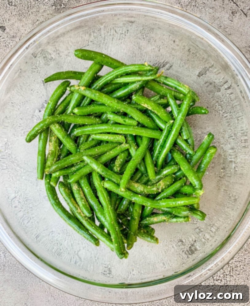 Crispy Air Fryer Garlic Green Beans 4 fresh green beans in a glass bowl