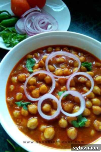 Kabuli chana curry, a delicious and easy Indian chickpea curry.