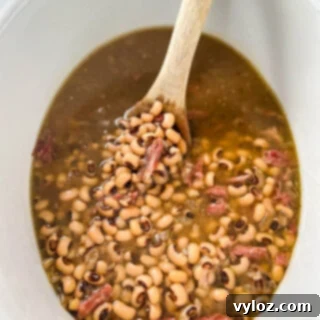 No-Soak Slow Cooker Smoked Turkey Black Eyed Peas 12 cooked black eyed peas in slow cooker Crockpot