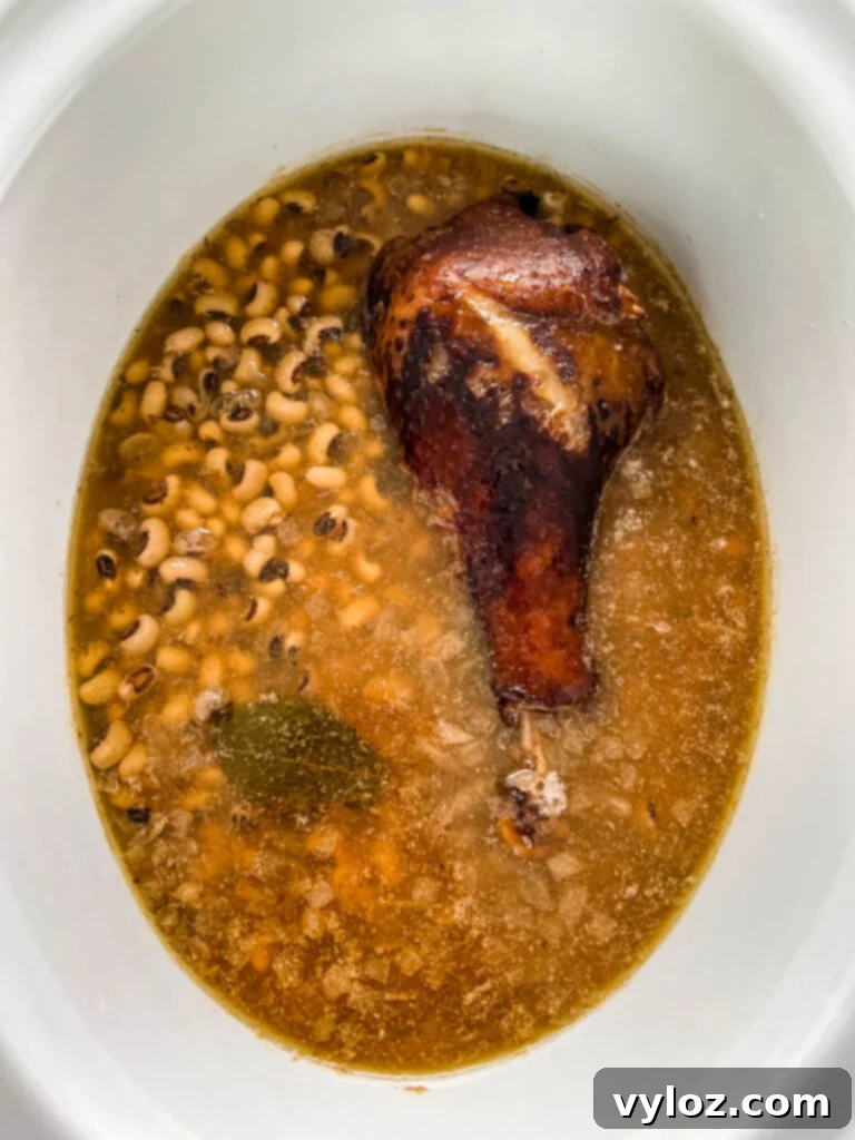 No-Soak Slow Cooker Smoked Turkey Black Eyed Peas 7 cooked black eyed peas in slow cooker Crockpot