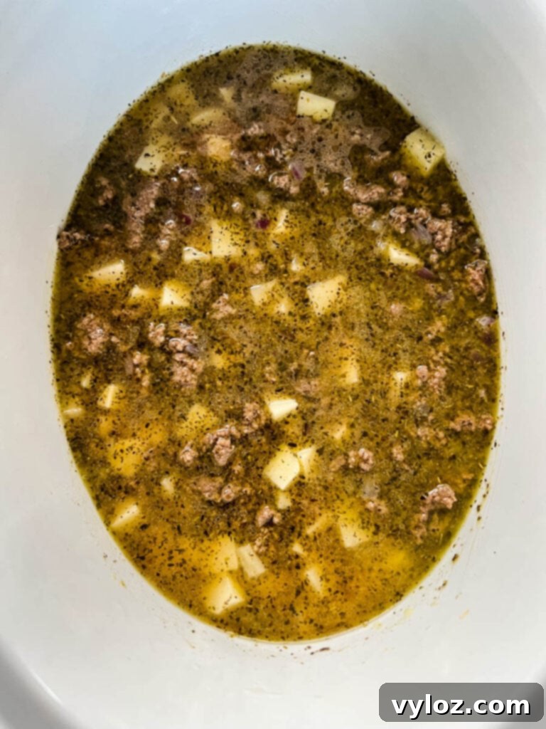 Hearty Slow Cooker Cheeseburger & Potato Soup 8 cheeseburger soup in a Crockpot slow cooker